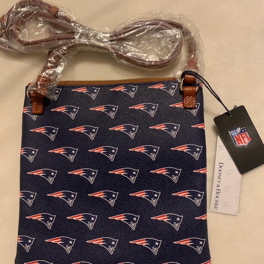 NWT Dooney & Bourke NFL Patriots Crossbody Bag